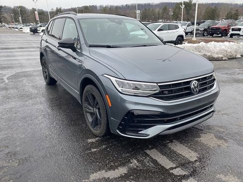 Certified 2024 Volkswagen Tiguan SE R-Line image 11