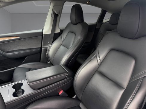 Used 2023 Tesla Model Y Long Range image 13