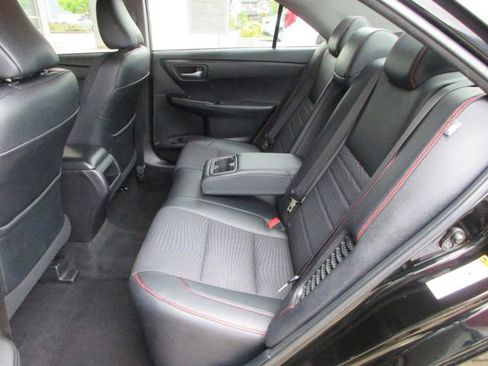 Used 2015 Toyota Camry SE FWD image 18
