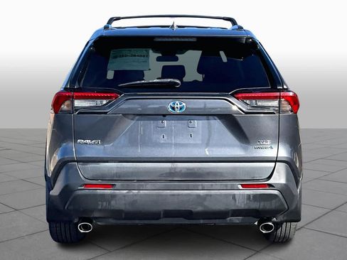Used 2021 Toyota RAV4 XLE image 4