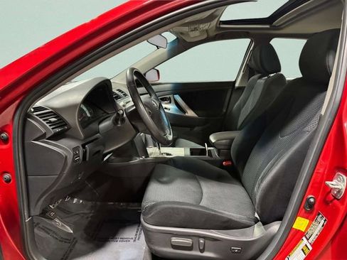 Used 2011 Toyota Camry image 23