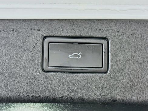 Used 2025 Volkswagen Tiguan SE AWD/4WD image 28