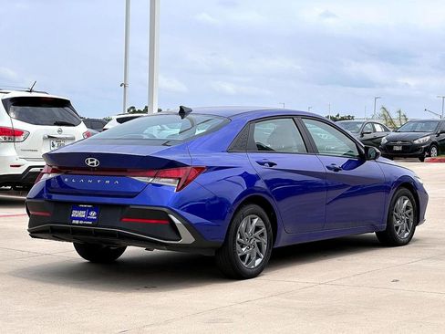 Used 2024 Hyundai Elantra SEL image 7