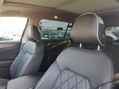 Certified 2025 Volkswagen Atlas SEL Premium R-Line image 16