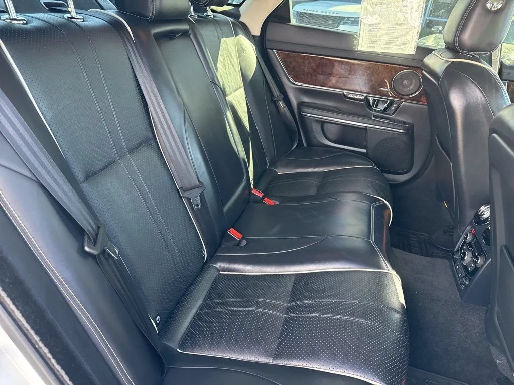 Used 2019 Jaguar XJ R-Sport AWD/4WD image 21