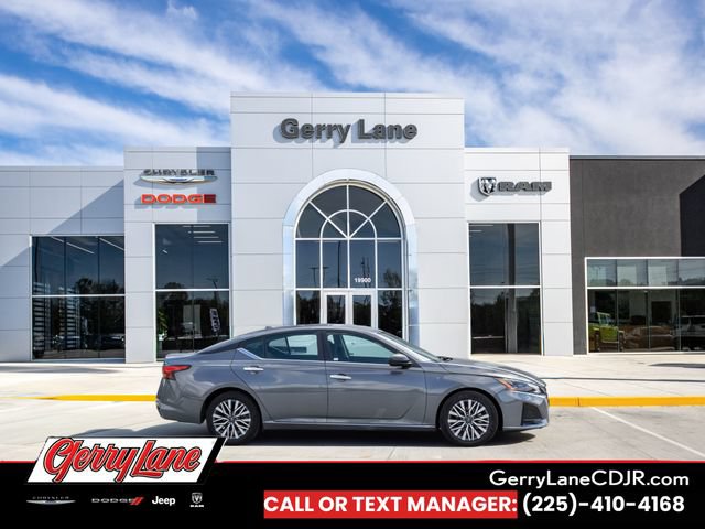 Used 2025 Nissan Altima 2.5 SV FWD image 1