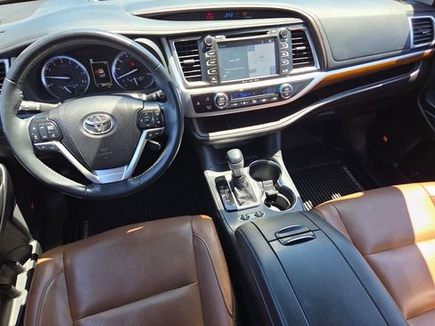 Used 2019 Toyota Highlander Limited FWD image 8