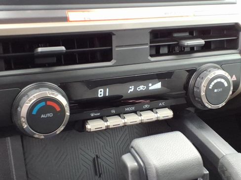 Used 2025 Toyota Tacoma TRD Off-Road AWD/4WD image 14