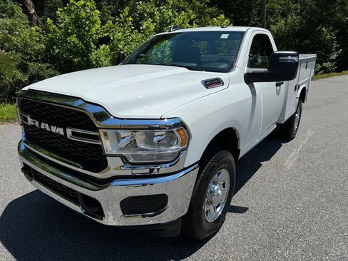 New 2024 RAM 2500 Tradesman w/ Chrome Appearance Group image 3