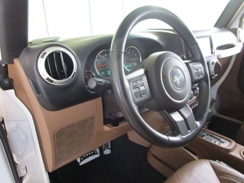 Used 2017 Jeep Wrangler Unlimited Sahara w/ Connectivity Group image 23