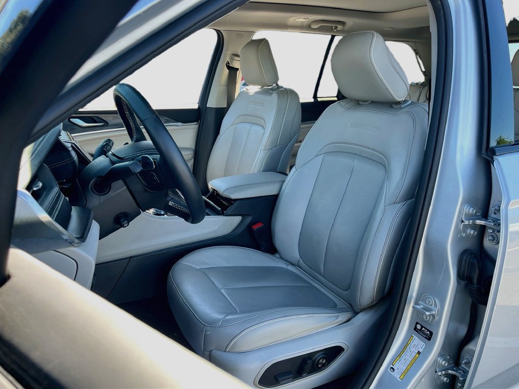 Used 2022 Jeep Grand Cherokee Overland AWD/4WD image 22