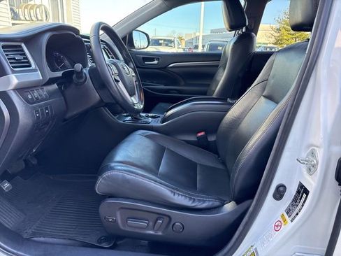 Used 2018 Toyota Highlander Limited image 9