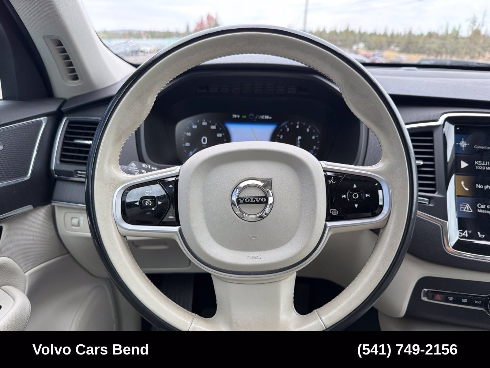 Used 2020 Volvo XC90 T6 Momentum w/ Protection Package Premier AWD/4WD image 11