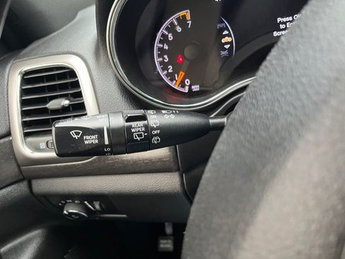 Used 2018 Jeep Grand Cherokee Laredo AWD/4WD image 14
