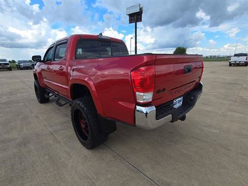 Used 2017 Toyota Tacoma SR5 w/ Tow Package AWD/4WD image 7