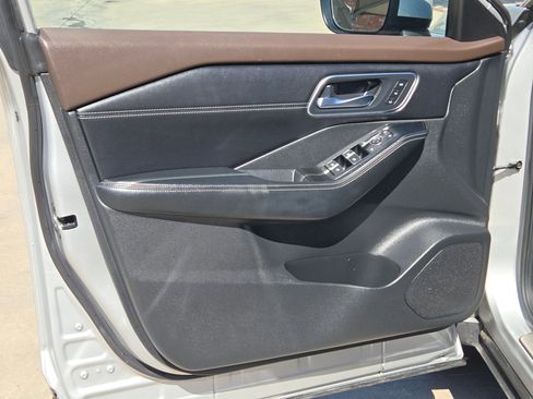 Used 2022 Nissan Rogue Platinum w/ Head-Up Display Package image 12