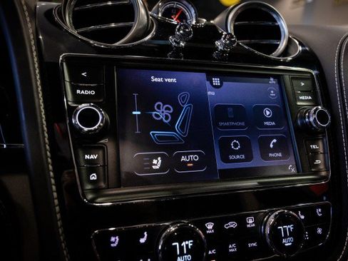 Used 2018 Bentley Bentayga image 52