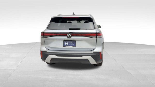 Certified 2025 Volkswagen Tiguan SE AWD/4WD image 3