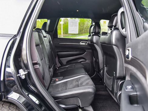 Used 2017 Jeep Grand Cherokee Altitude AWD/4WD image 11