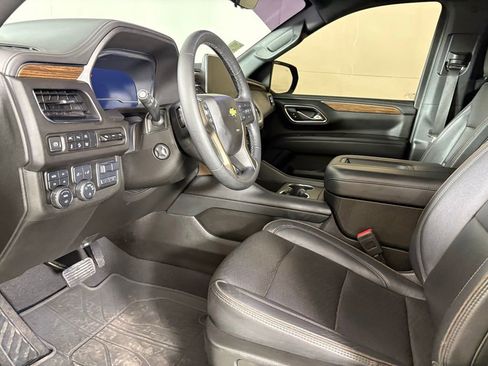 Used 2024 Chevrolet Suburban High Country AWD/4WD image 25