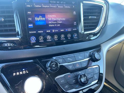 Certified 2017 Chrysler Pacifica Touring-L Plus w/ Advanced Safetytec Group image 7