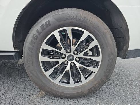 Certified 2025 Ford Expedition Platinum AWD/4WD image 11