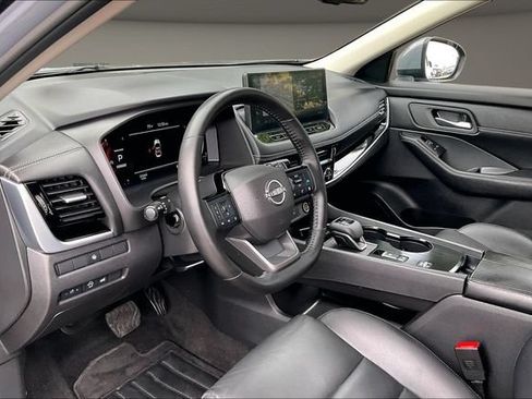 Used 2025 Nissan Rogue SL FWD image 12
