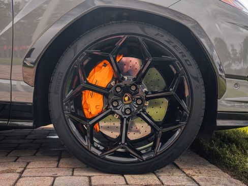 Used 2024 Lamborghini Urus Performante AWD/4WD image 15