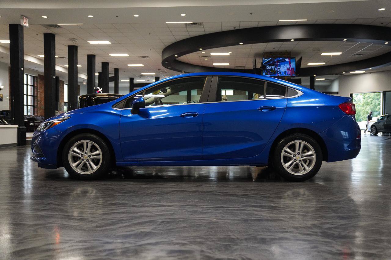 Used 2017 Chevrolet Cruze LT FWD image 6