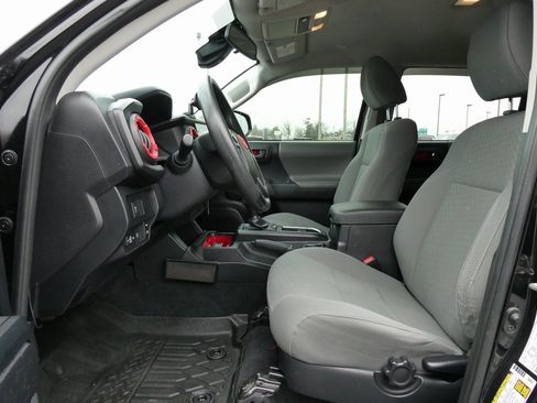 Used 2020 Toyota Tacoma SR image 19