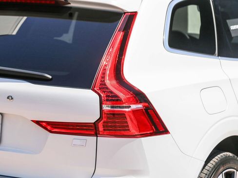 Used 2023 Volvo XC60 T8 Ultimate w/ Climate Package AWD/4WD image 9