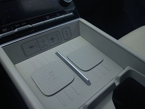 Used 2025 Hyundai Santa Fe Limited FWD image 20