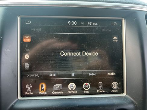 Used 2014 Jeep Grand Cherokee Limited w/ Trailer Tow Group IV AWD/4WD image 24