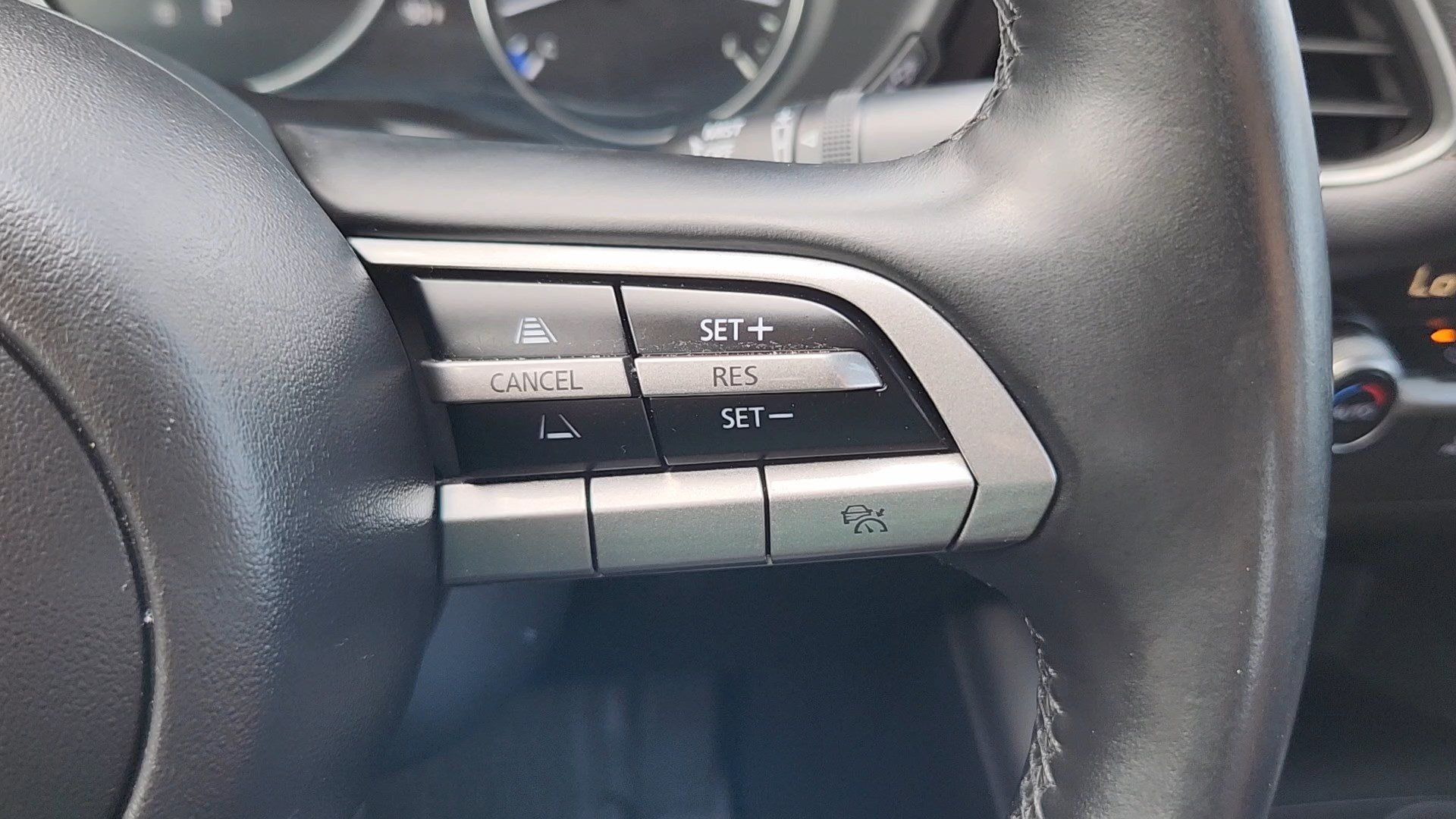 Used 2023 MAZDA MAZDA3 s FWD image 13
