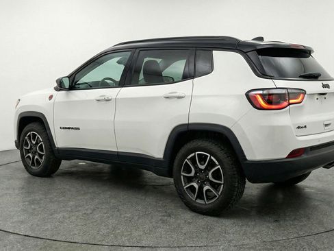 Used 2025 Jeep Compass Trailhawk AWD/4WD image 6