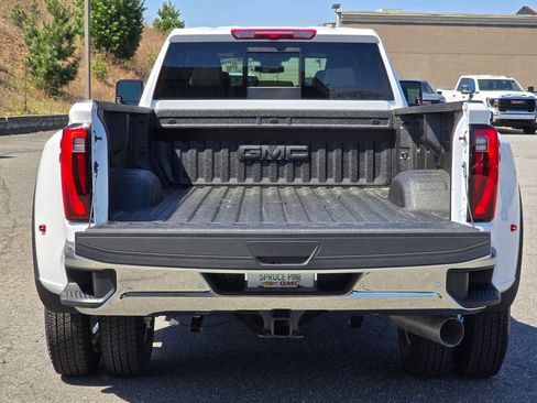 New 2026 GMC Sierra 3500 SLT w/ SLT Premium Package image 14