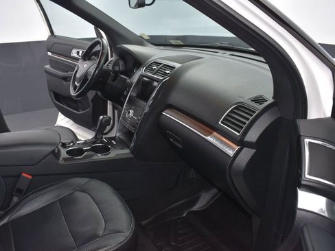 Used 2019 Ford Explorer Limited w/ Class III Trailer Tow Package AWD/4WD image 21