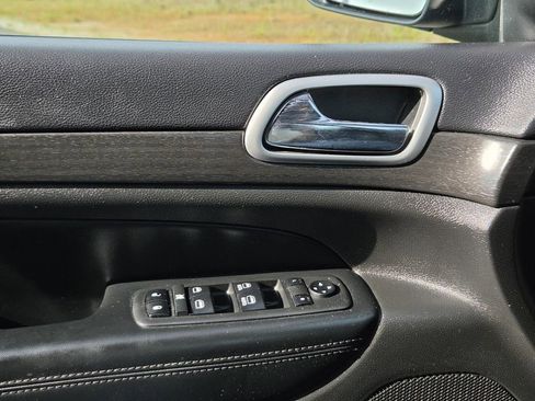 Used 2018 Jeep Grand Cherokee Altitude RWD image 11