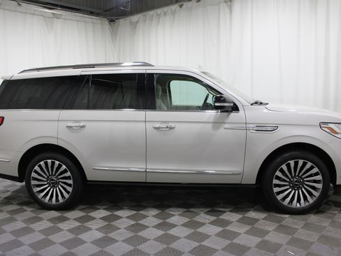 Used 2019 Lincoln Navigator Reserve image 30