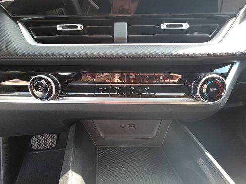 Used 2025 Chevrolet Equinox LT image 23