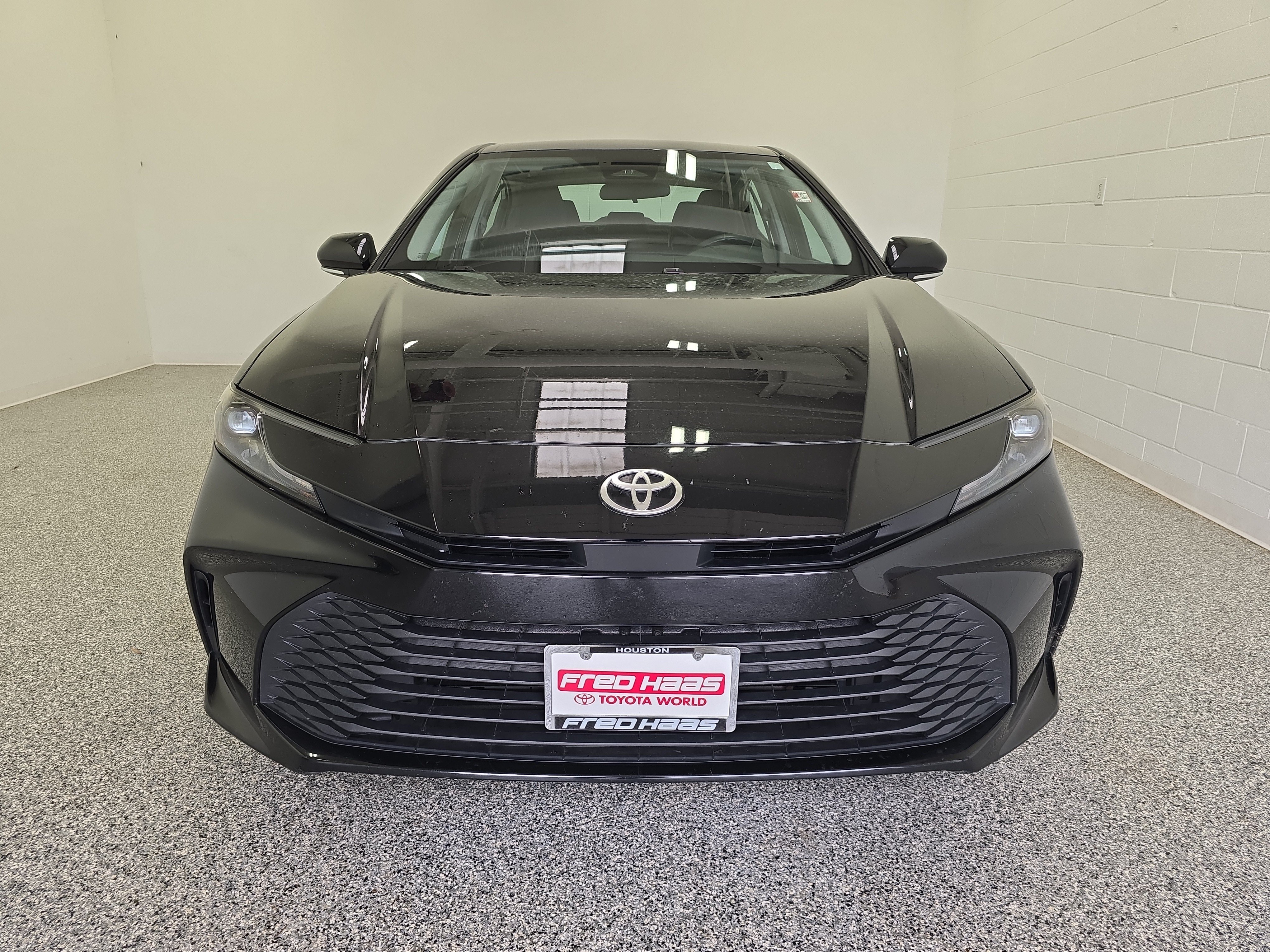 Used 2025 Toyota Camry LE FWD image 3