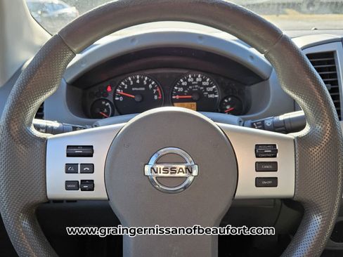 Used 2020 Nissan Frontier SV image 11