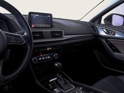 Used 2018 MAZDA MAZDA3 Touring image 27