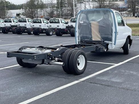 New 2026 Ford E-350 and Econoline 350 Super Duty w/ Driver's Safety Package RWD image 3