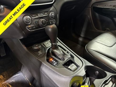 Certified 2021 Jeep Cherokee Latitude Plus AWD/4WD image 19