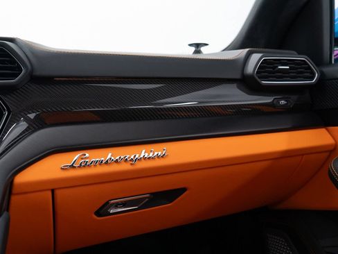 Used 2022 Lamborghini Urus AWD/4WD image 39