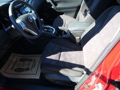 Used 2015 Nissan Rogue SV image 10