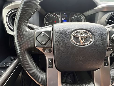 Used 2022 Toyota Tacoma SR5 w/ Technology Package RWD image 19