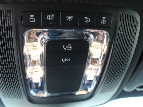 Used 2022 Mercedes-Benz GLB 250 image 32
