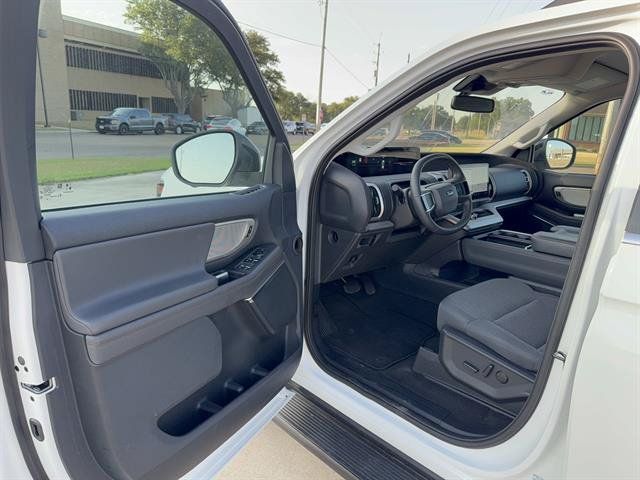 Used 2025 Ford Expedition Active RWD image 7